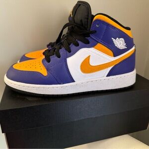 Nike Jordan 1 Mid Lakers size 5.5 youth